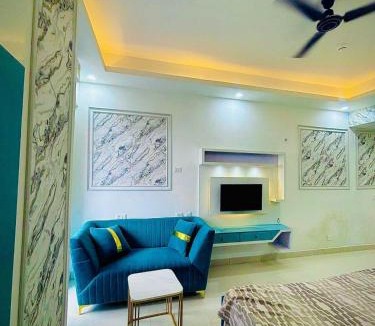 Greater Noida Bed & Breakfast | studio apartment gaur city center