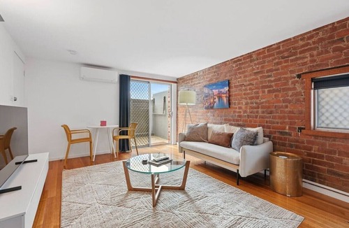 West Hobart Apartment | Studio Stay Walk to City & Food