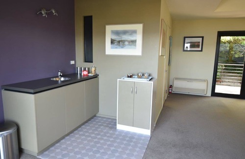 Sandy Bay Apartment | StudioAt10