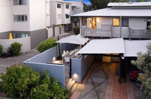 Maroochydore Villa | Stunning 2bed/2bth-CottonTrees 3BLK Beach/Dogs OK