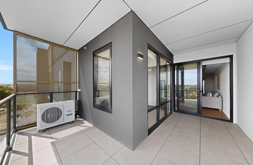 Cannington Apartment | Stylish 2 Bed Apartment with New Furnishings