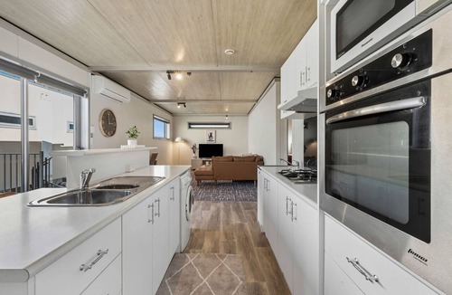 Kangaroo Flat Apartment | Stylish 2BR Unit with Balcony, Kangaroo Flat
