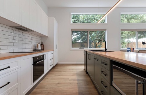 Kings Meadows House | Stylish 3BR Hideaway 7 Mins to CBD + Parking