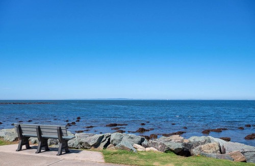 Redcliffe Apartment | Stylish beachside unit 3 min walk to beach