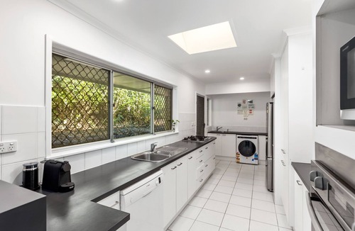 Fig Tree Pocket House | Stylish House Near Bikeway and Lone Pine Koala