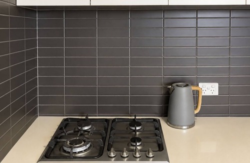 Box Hill Apartment | Stylish Modern Studio - A Sweet Escape for Two