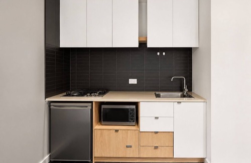 Box Hill Apartment | Stylish Modern Studio - A Sweet Escape for Two