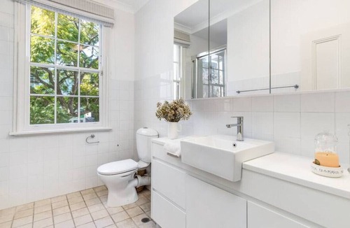 Woollahra House | Stylish & Trendy Family home in Woollahra +Parking