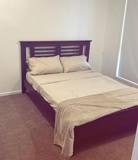 Redbank Plains House | Stylish Urban Escape 4 minutes walk to the mall