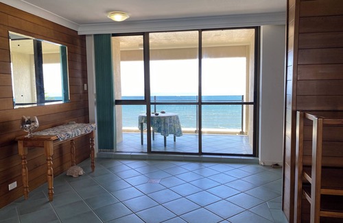 Buddina Apartment | Sub Penthouse with Ocean Views Everywhere!