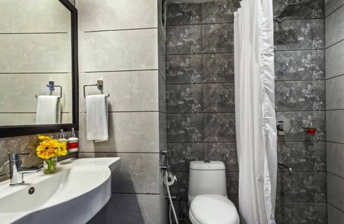 Kochi House | Suite Room Clubhouse Vytilla Kochi