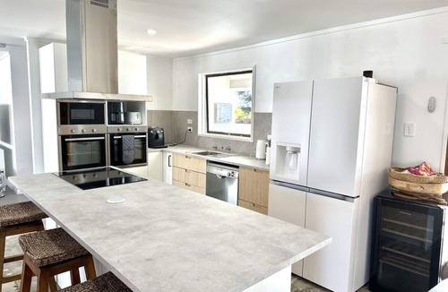 Leeman House | Summerland : Beachfront Retreat - Dogs welcome