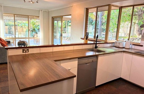 Heathridge House | Sun-Soaked house close to Joondalup City and Beach