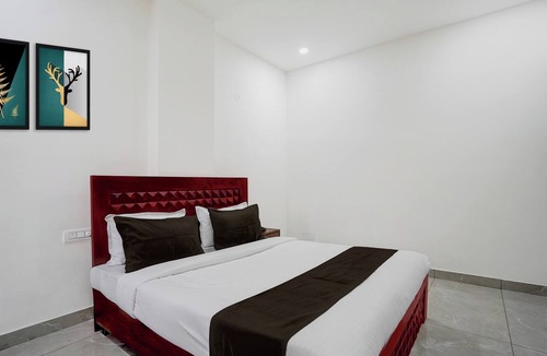 Kharar Hotel | Super Collection O by OYO Nayagaon Vikas