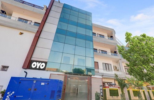 Gomti Nagar House | Super Collection O Kiara Guest House