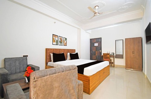 Patna Hotel | Super Collection O Raja Bazar Bailey