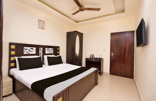 Vasundhara Hotel | Super Collection O Sector 5 Ghaziabad