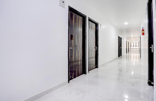 Rohini Hotel | Super Collection O Sector 7 Rohini Formerly Giriraj Residency