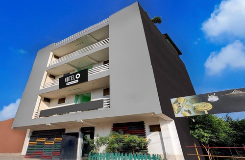 Greater Noida House | Super Hotel O Dadri Main Greater Noida