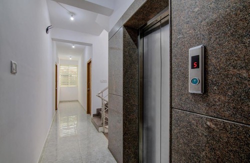 BTM Layout Hotel | Super Hotel O Varcity Comforts Near St. John Medical College