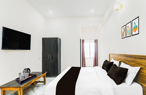 Varanasi Hotel | Super OYO Collection O Chitaipur IIT BHU
