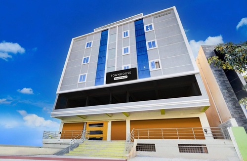 Hyderabad House | Super Townhouse LB Nagar Metro Station