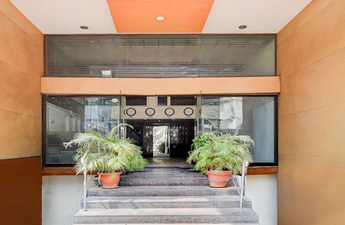 Hyderabad House | Super Townhouse Narayanaguda Metro