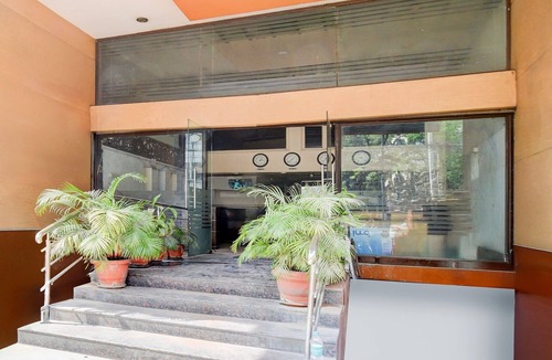 Hyderabad House | Super Townhouse Narayanaguda Metro