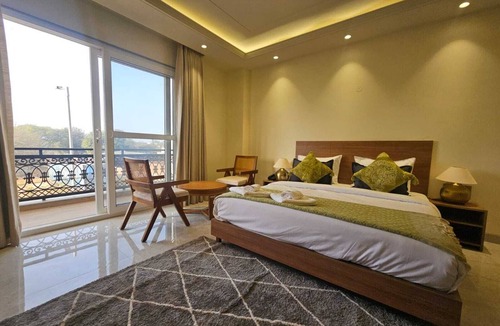 Gurugram Hotel | Superior Studio with Balcony & Kitchenette