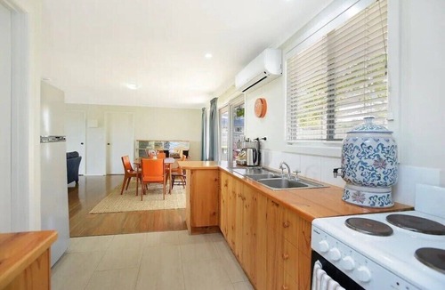 Middleton Cottage | Surf Shack - see other listing