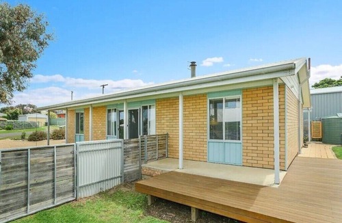 Middleton Cottage | Surf Shack - see other listing