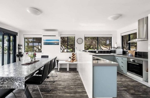 Yallingup House | Surfers Paradise—Oceanview Garden Beach House