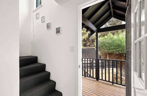 Yallingup House | Surfers Paradise—Oceanview Garden Beach House
