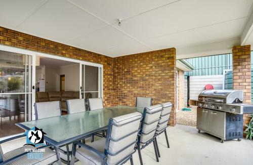 Victor Harbor House | Sweeping Ocean Views 4BR on One Acre