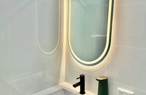 Rozelle Apartment | Sydney Premium Studio 101· Renovated 2025/One bus stop to Sydney CBD