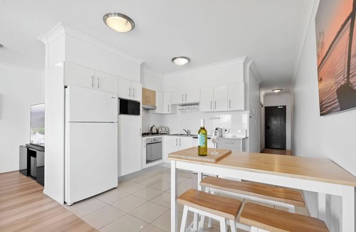 Bellara Apartment | Sylvan Esplanade - Beds by the Beach!