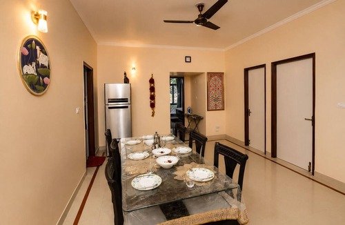 Basai Apartment | Taj Vista 3bhk 4km Taj Mahal 30min Airport