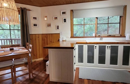 Apollo Bay Cottage | Tall Trees Eco Retreat - Blackwood Cottage