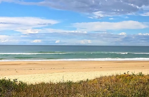 Sawtell Apartment | Tee Jays is an air-conditioned ground floor two bedroom unit, central to Sawtell