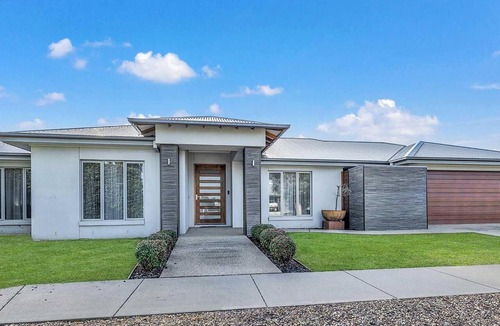 Echuca House | Terrace Eleven - Echuca Holiday Homes