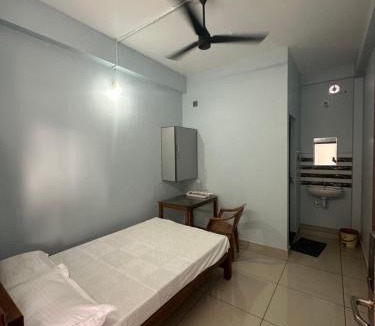North Paravur Hotel | Thaliath Inn Varapuzha