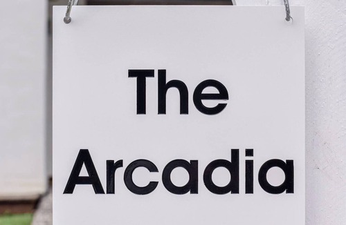 Augustine Heights House | "The Arcadia" : Luxury English Cottage/Near CBD/Nature/Privacy/Long Stay