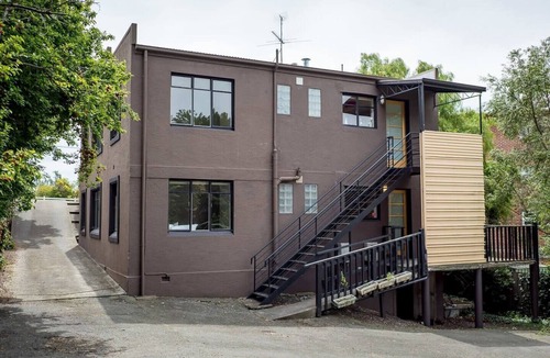Lenah Valley Apartment | The Augusta Minutes to Vibrant North Hobart