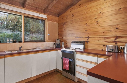 Lorne Cottage | The Beach Shack - Cosy Little Cottage by the Sea