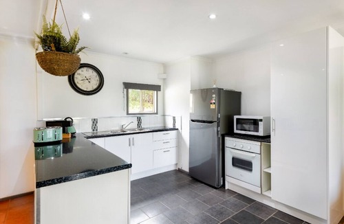 Bucca Cottage | The Bucca Hideaway - Bush & Beach Experience