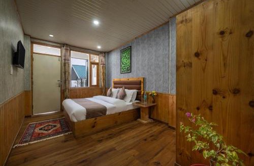 Fagu Apartment | The Cedar Valley l Restaurant and Cafe l Forest Treks l Kufri by Exotic Stays