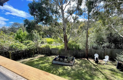 Swan Bay Cottage | The Cottage at Nutshell Farm – A Tamar Valley Escape for You and Your Pup 🐶