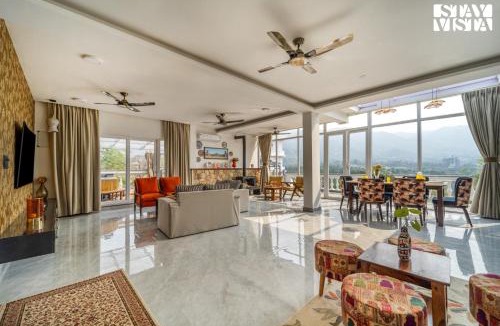 Bigha Apartment | The Crystal Crest by StayVista - 2BHK Villa with Jacuzzi & BBQ