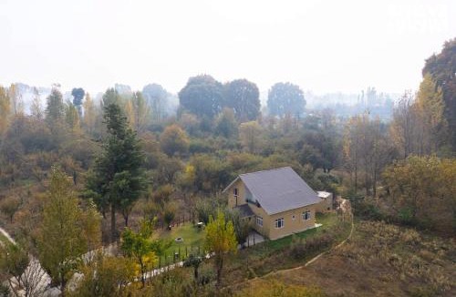 Gulmarg Villa | The Dewan Bagh - Ganderbal by StayVista - 4BHK Pet-Friendly Villa with Garden