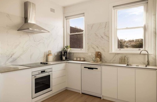 Bronte Apartment | The Drift | Coastal Stay with Beach Walks, Breakfast & Brunch